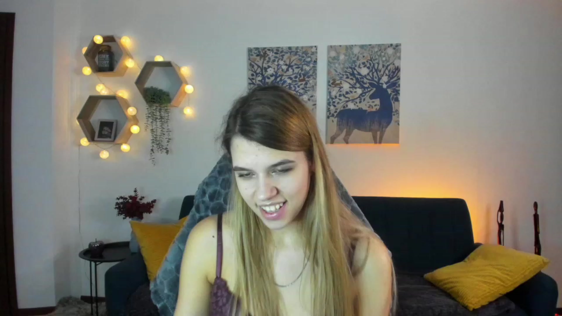 Gallery image thumbnail from Elsa_Fox's myfreecams stream on, 01/12/2023, 12:51 image 15 of 20