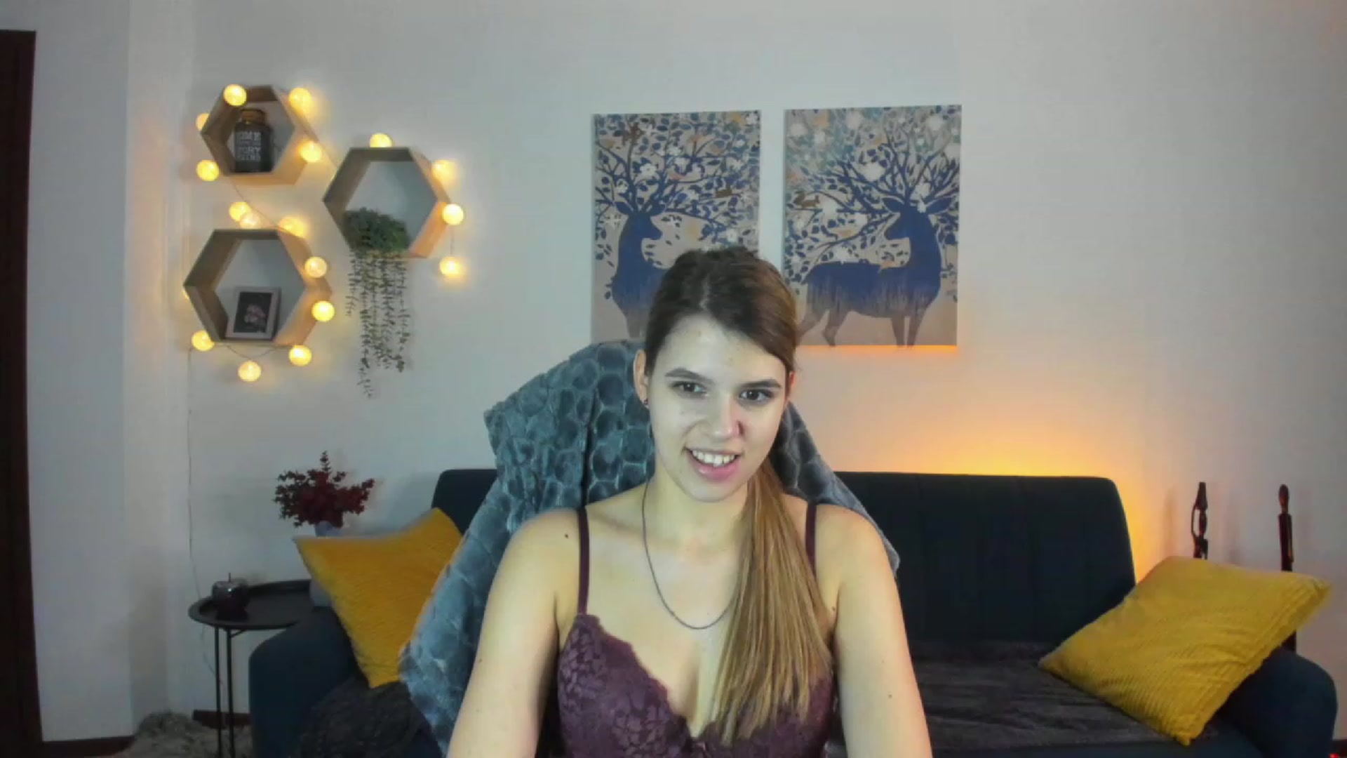 Gallery image thumbnail from Elsa_Fox's myfreecams stream on, 01/12/2023, 15:40 image 8 of 20