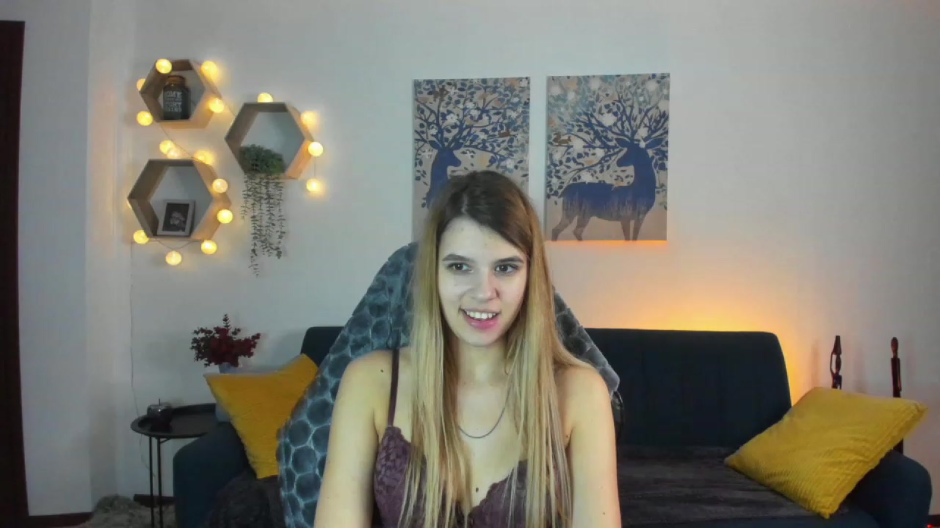 Gallery image thumbnail from Elsa_Fox's myfreecams stream on, 01/12/2023, 17:44 image 18 of 20
