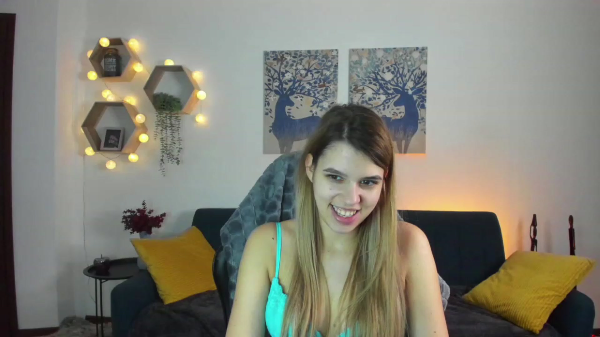 Gallery image thumbnail from Elsa_Fox's myfreecams stream on, 01/13/2023, 13:16 image 10 of 20