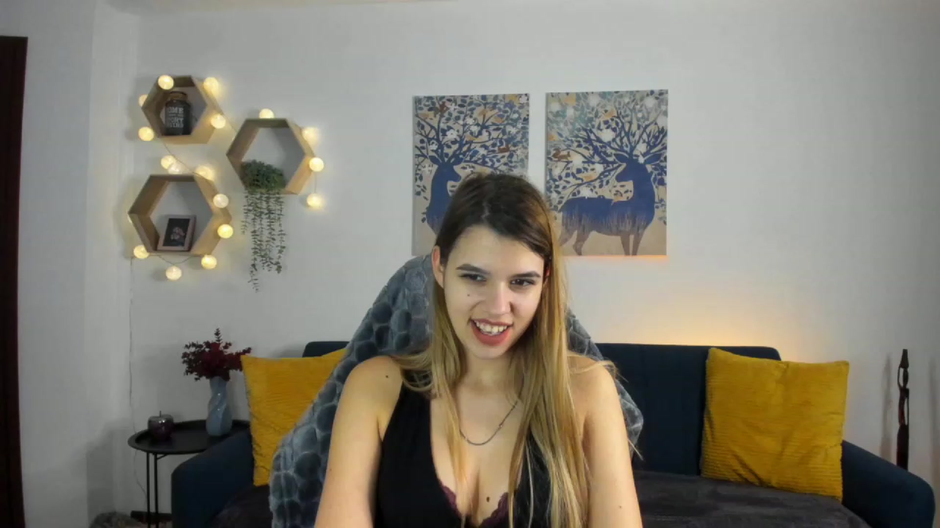 Gallery image thumbnail from Elsa_Fox's myfreecams stream on, 01/16/2023, 11:43 image 6 of 20