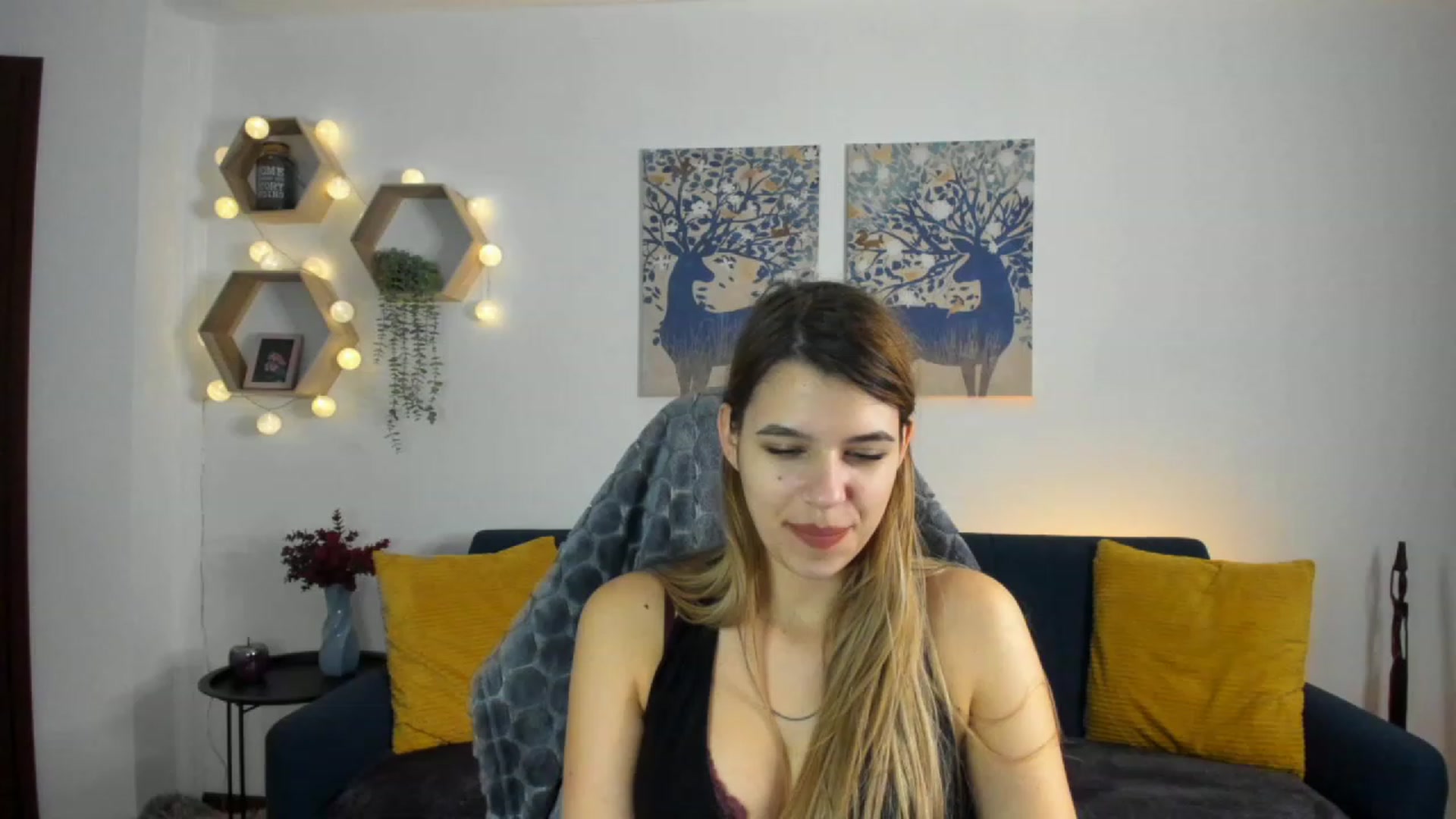 Gallery image thumbnail from Elsa_Fox's myfreecams stream on, 01/16/2023, 11:43 image 14 of 20
