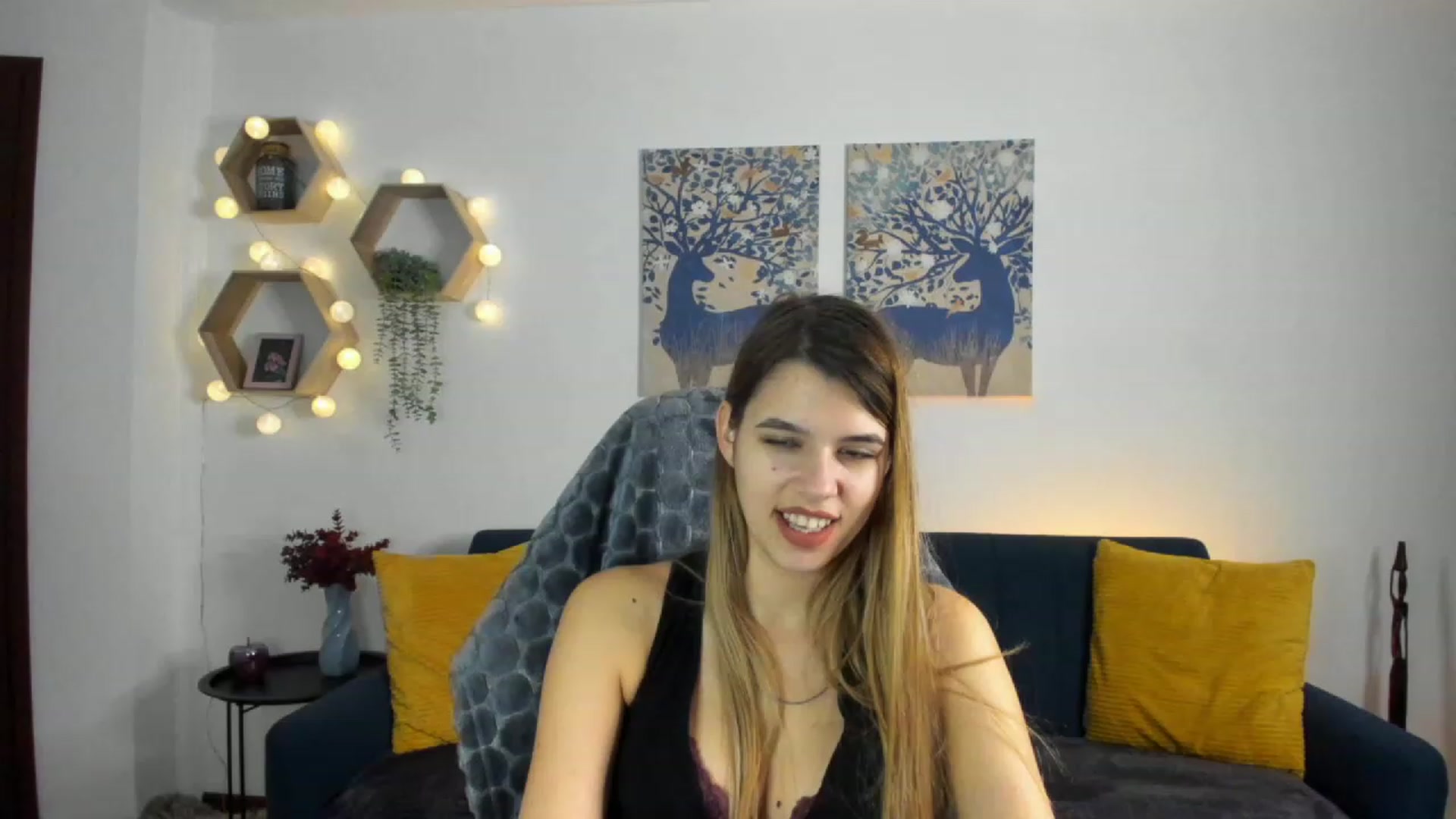 Gallery image thumbnail from Elsa_Fox's myfreecams stream on, 01/16/2023, 11:43 image 18 of 20