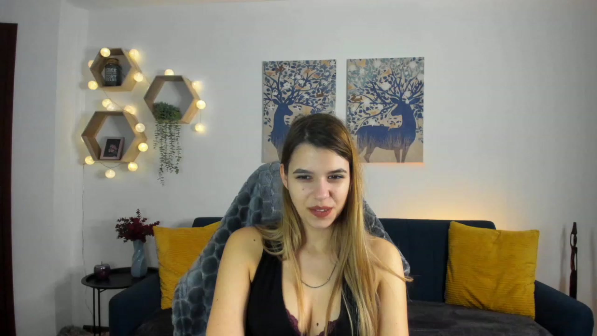 Gallery image thumbnail from Elsa_Fox's myfreecams stream on, 01/16/2023, 11:43 image 7 of 20