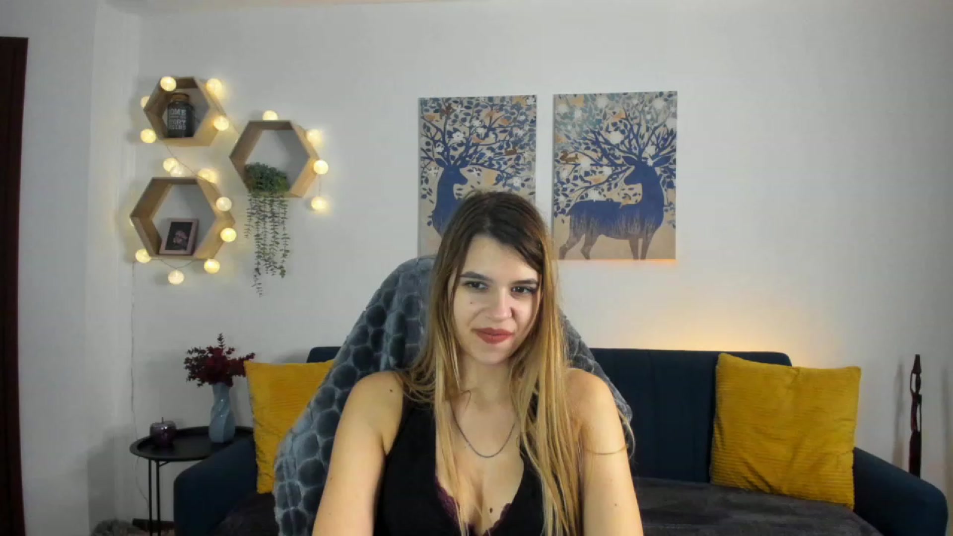 Gallery image thumbnail from Elsa_Fox's myfreecams stream on, 01/16/2023, 11:43 image 10 of 20