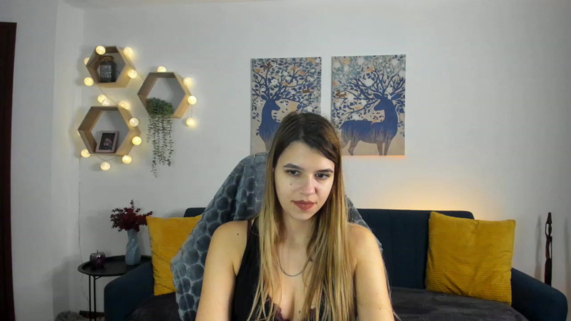 Gallery image thumbnail from Elsa_Fox's myfreecams stream on, 01/16/2023, 11:43 image 20 of 20