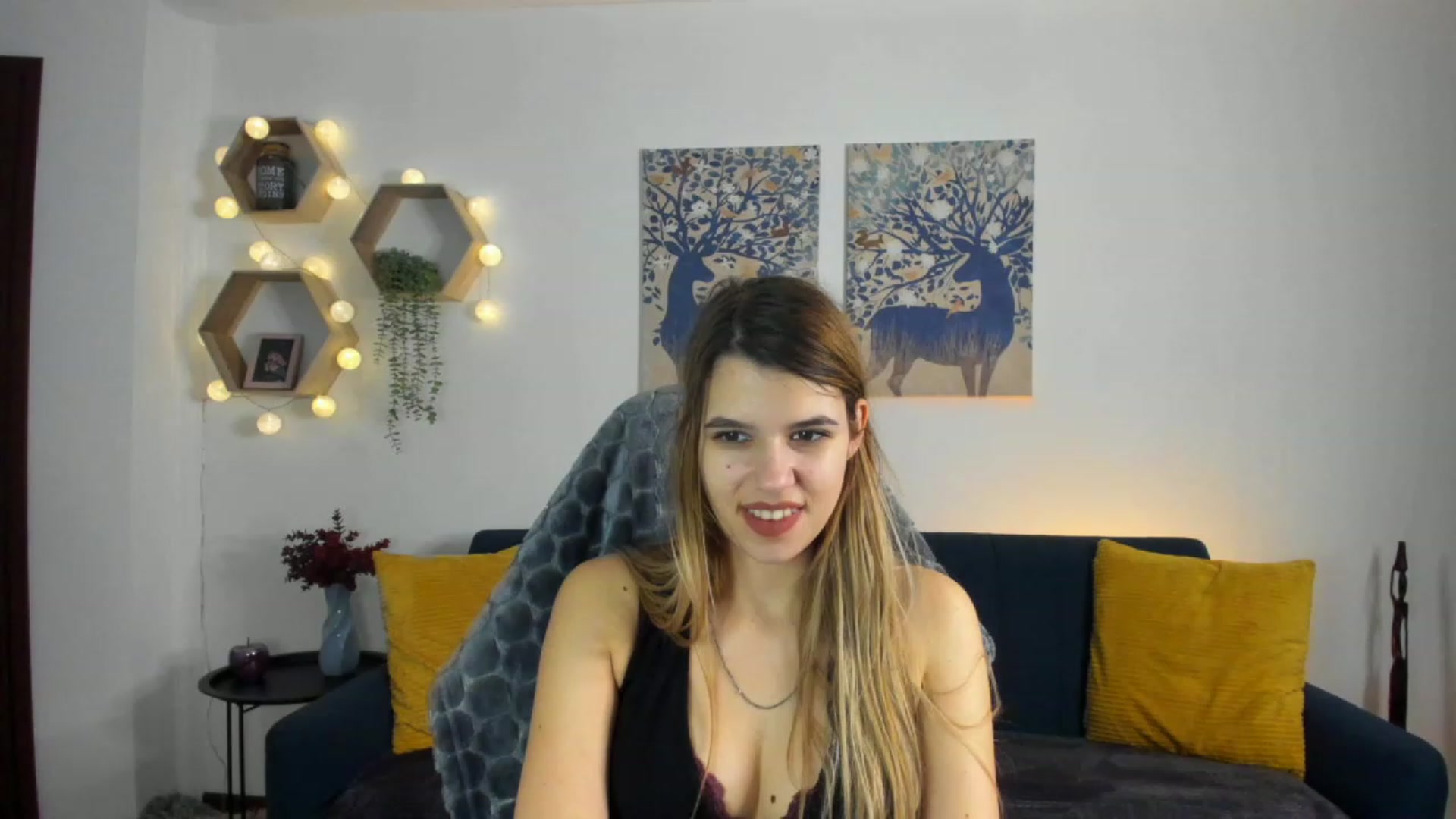 Gallery image thumbnail from Elsa_Fox's myfreecams stream on, 01/16/2023, 11:43 image 13 of 20
