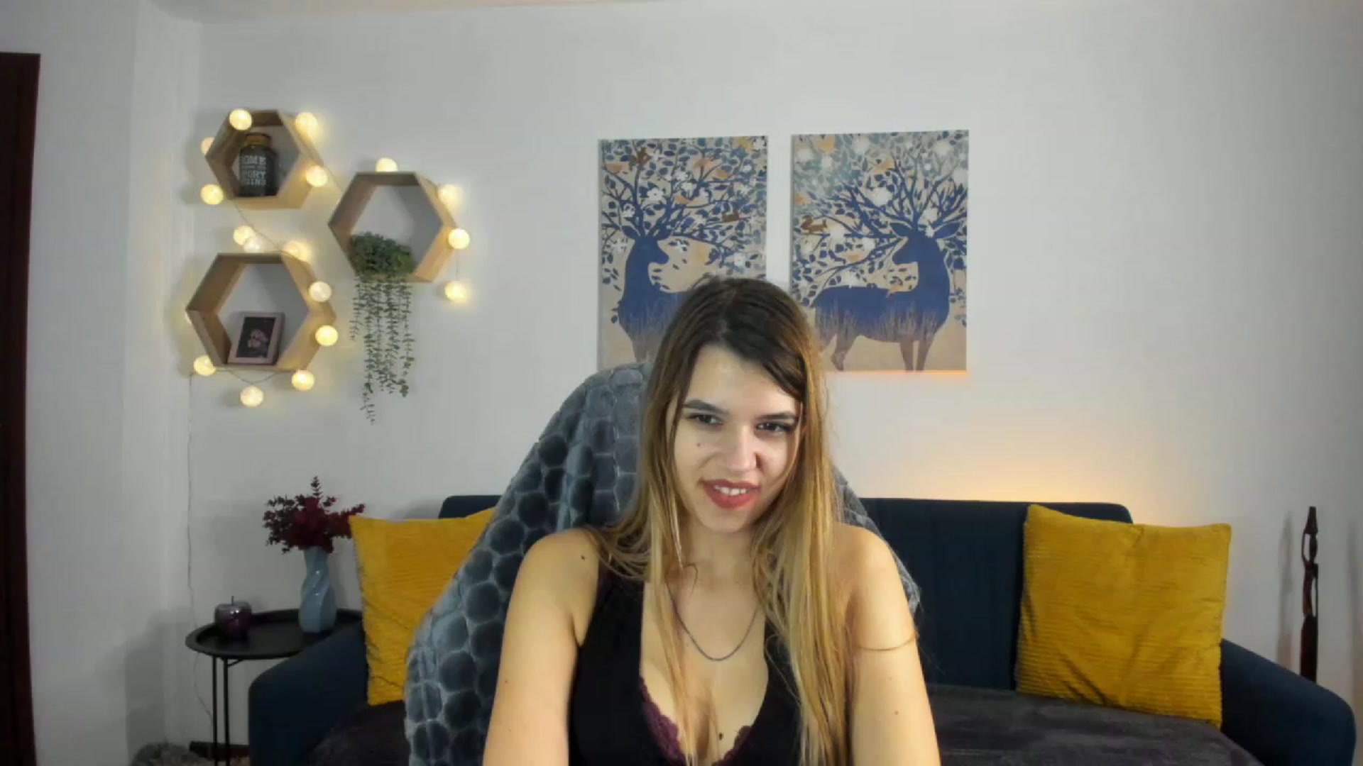 Gallery image thumbnail from Elsa_Fox's myfreecams stream on, 01/16/2023, 11:43 image 11 of 20