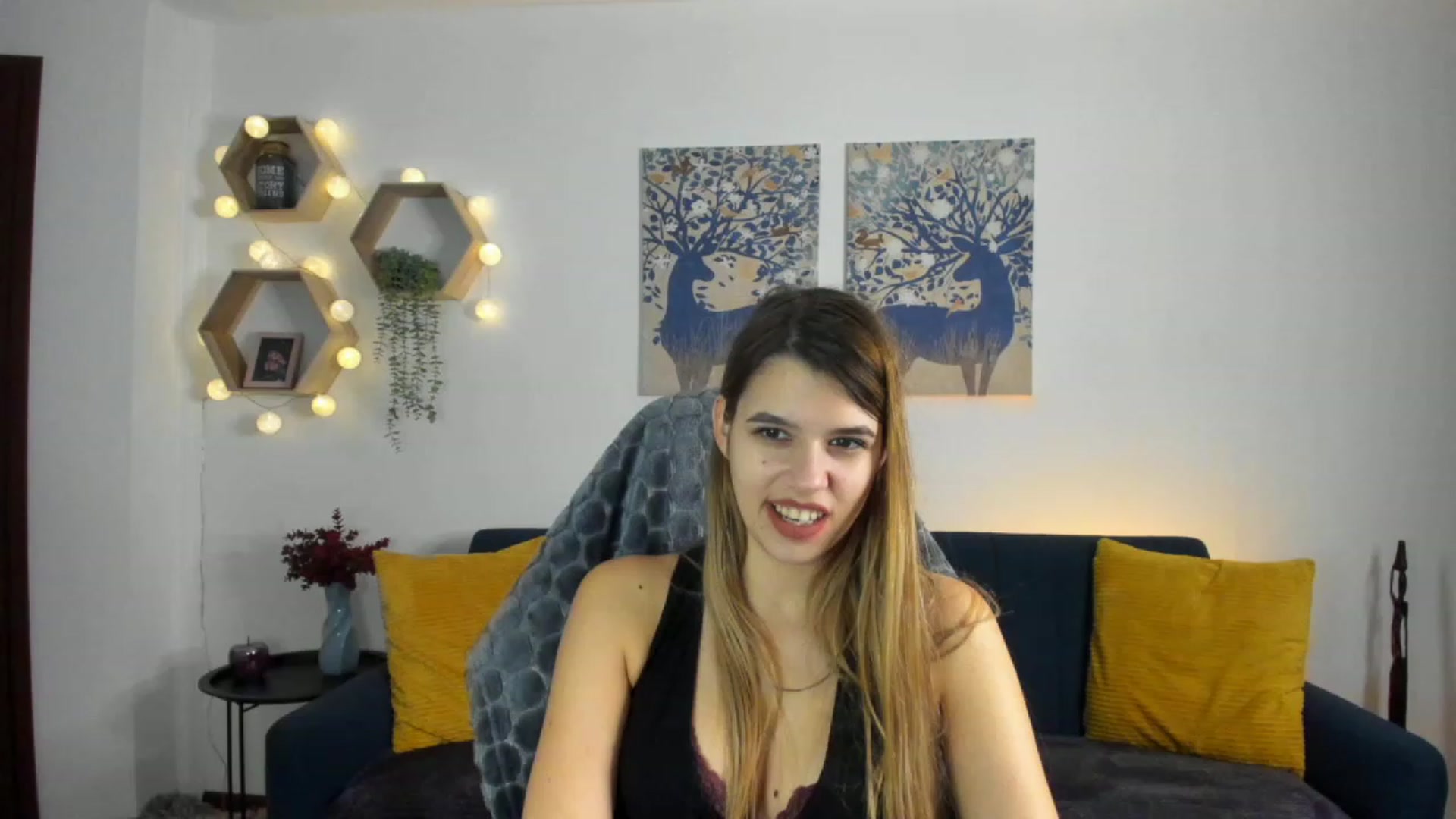 Gallery image thumbnail from Elsa_Fox's myfreecams stream on, 01/16/2023, 11:43 image 17 of 20