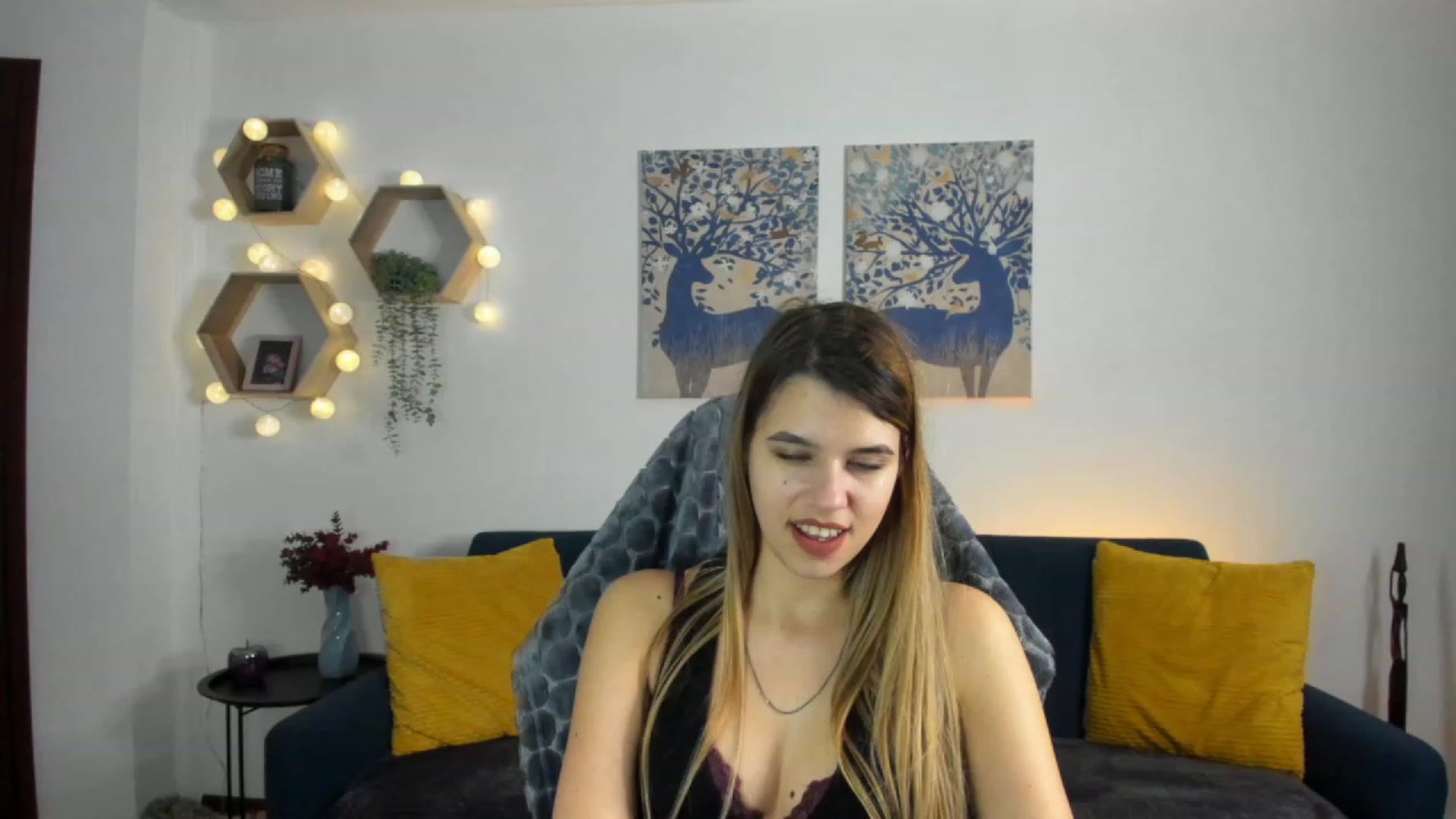 Gallery image thumbnail from Elsa_Fox's myfreecams stream on, 01/16/2023, 12:37 image 17 of 20