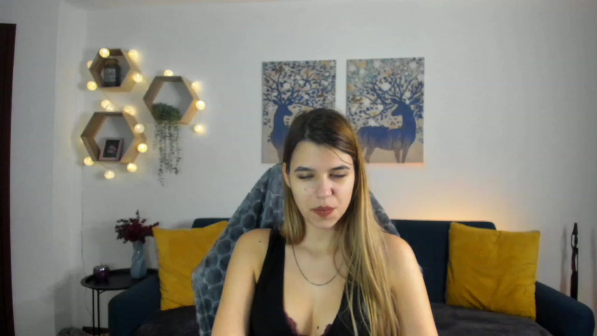 Gallery image thumbnail from Elsa_Fox's myfreecams stream on, 01/16/2023, 12:37 image 2 of 20