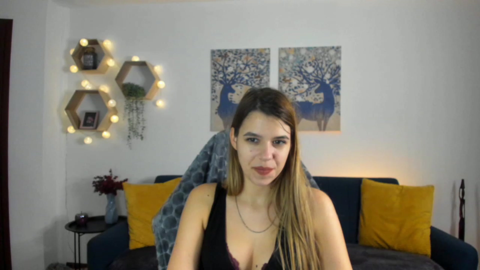Gallery image thumbnail from Elsa_Fox's myfreecams stream on, 01/16/2023, 12:37 image 1 of 20