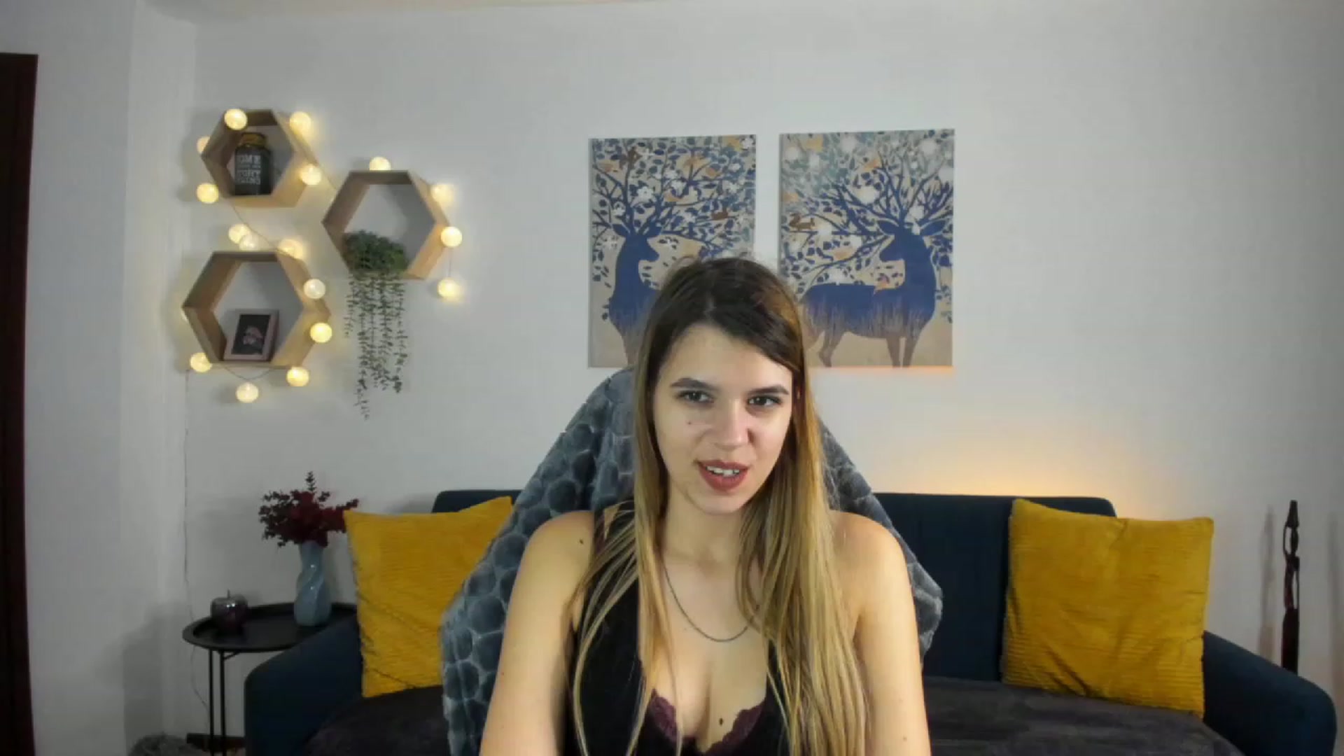 Gallery image thumbnail from Elsa_Fox's myfreecams stream on, 01/16/2023, 12:37 image 20 of 20
