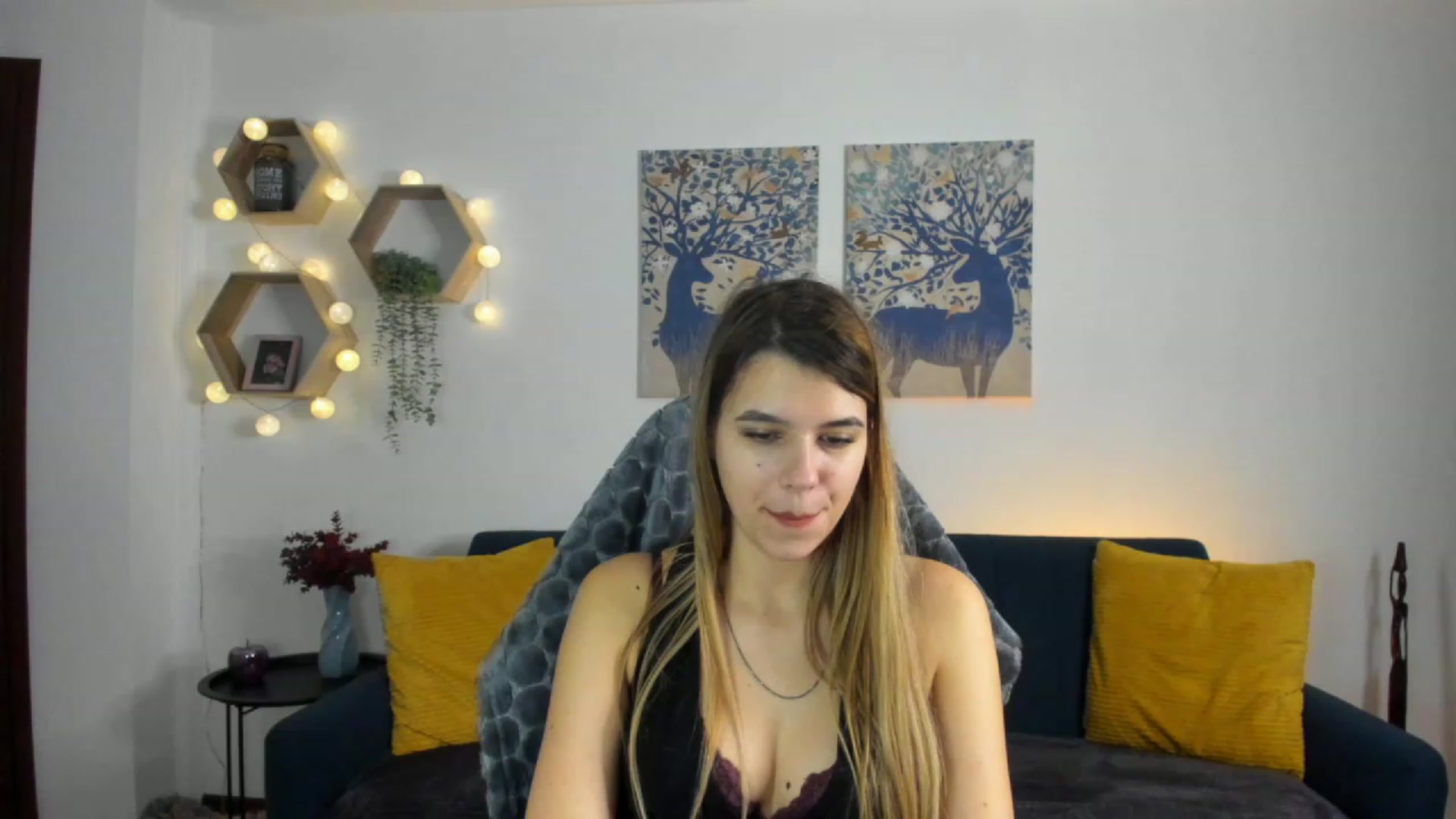 Gallery image thumbnail from Elsa_Fox's myfreecams stream on, 01/16/2023, 12:37 image 19 of 20