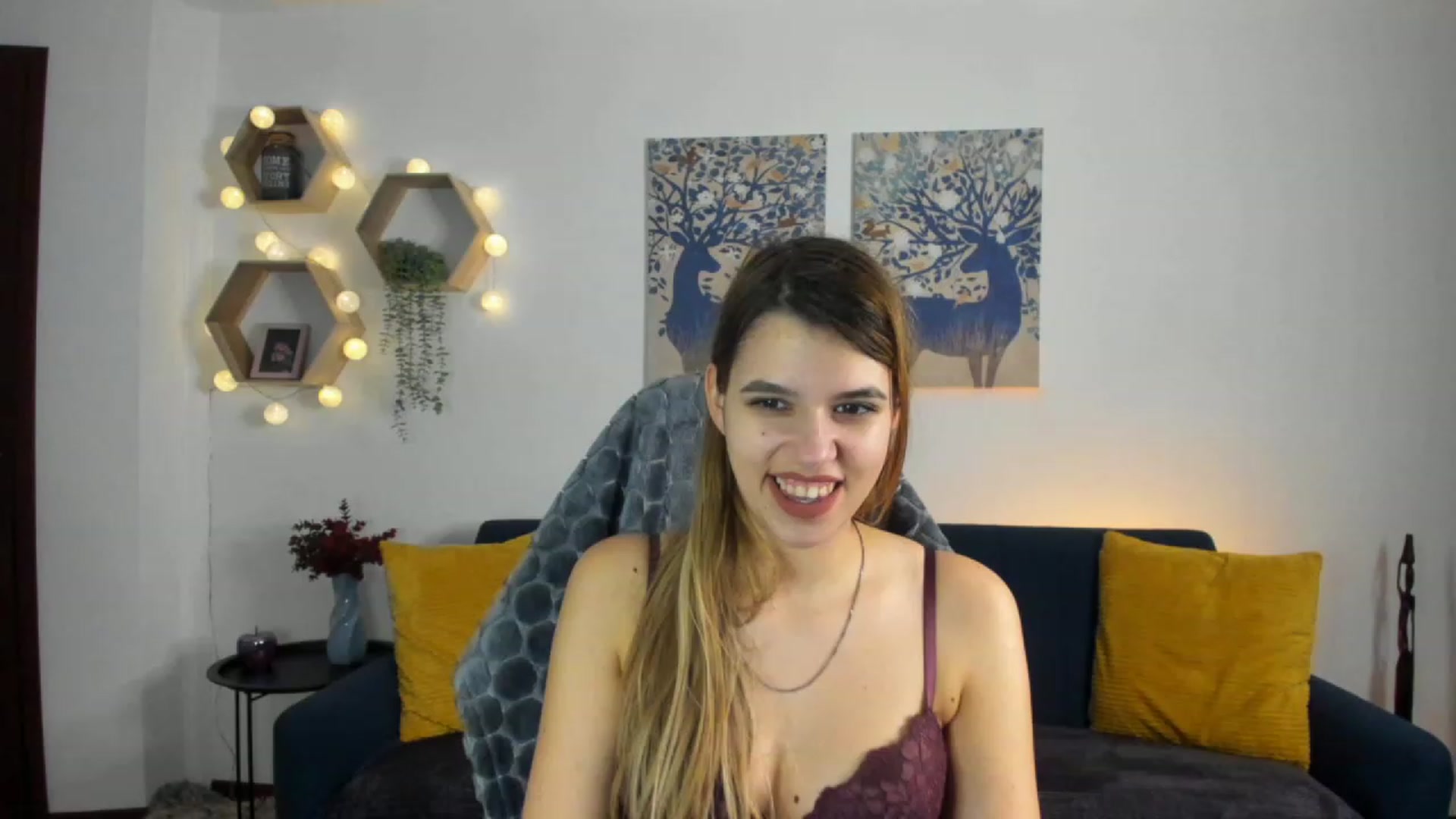Gallery image thumbnail from Elsa_Fox's myfreecams stream on, 01/16/2023, 14:08 image 10 of 20