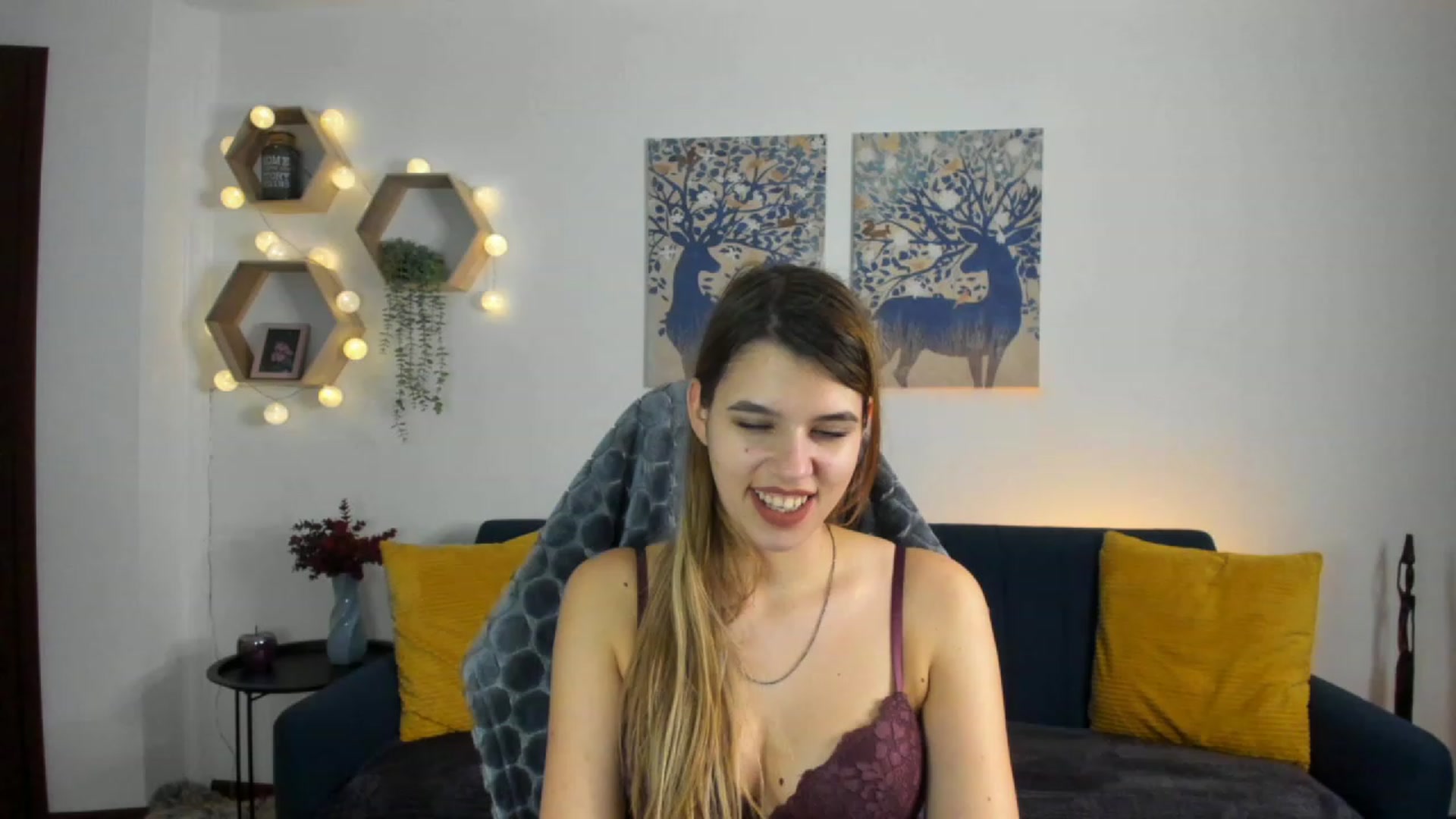 Gallery image thumbnail from Elsa_Fox's myfreecams stream on, 01/16/2023, 14:08 image 6 of 20