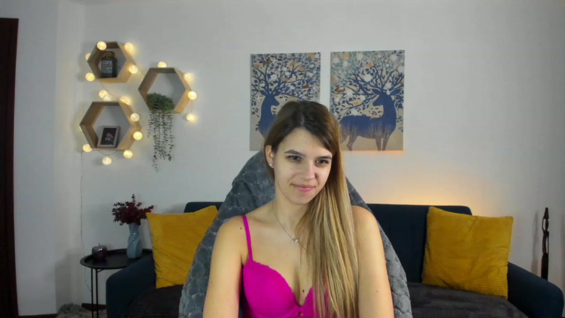 Gallery image thumbnail from Elsa_Fox's myfreecams stream on, 01/17/2023, 12:51 image 1 of 20