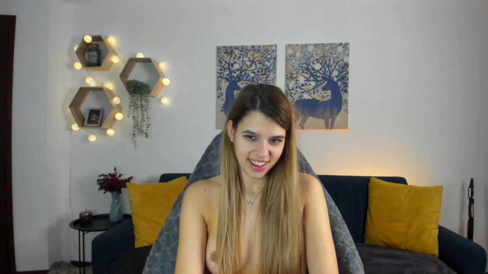 Gallery image thumbnail from Elsa_Fox's myfreecams stream on, 01/17/2023, 13:00 image 14 of 20
