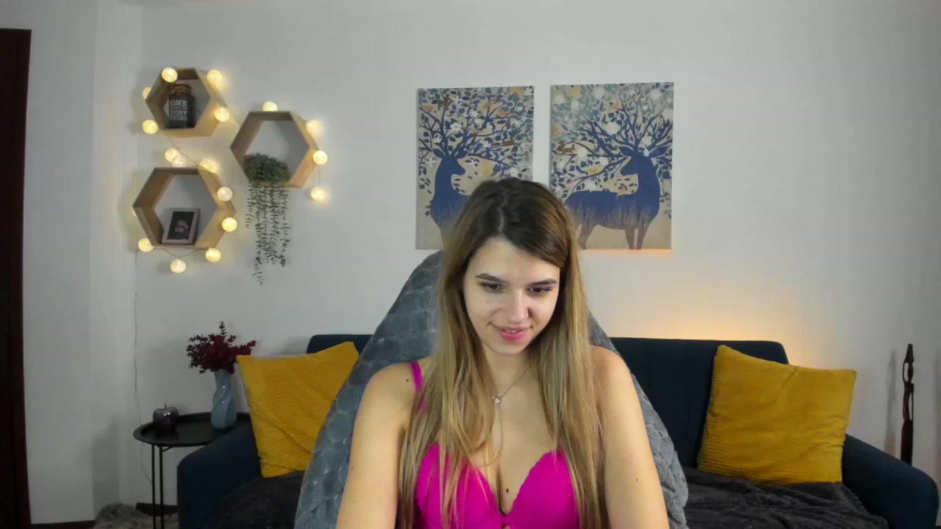 Gallery image thumbnail from Elsa_Fox's myfreecams stream on, 01/17/2023, 15:27 image 1 of 20