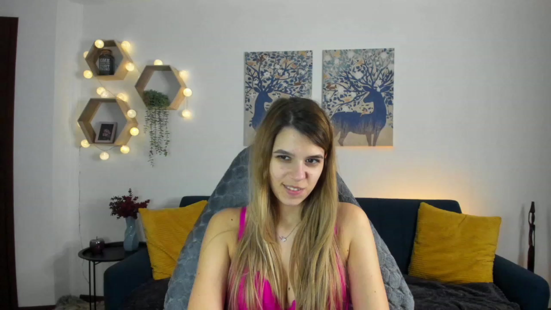 Gallery image thumbnail from Elsa_Fox's myfreecams stream on, 01/17/2023, 15:27 image 11 of 20