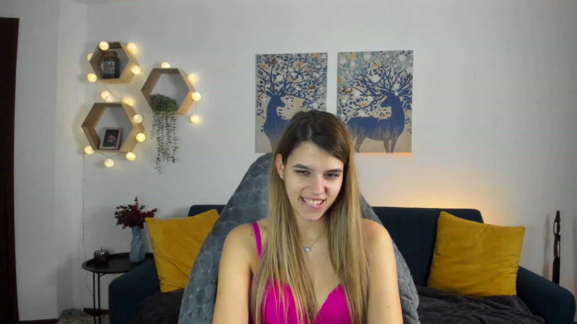 Gallery image thumbnail from Elsa_Fox's myfreecams stream on, 01/17/2023, 15:27 image 2 of 20