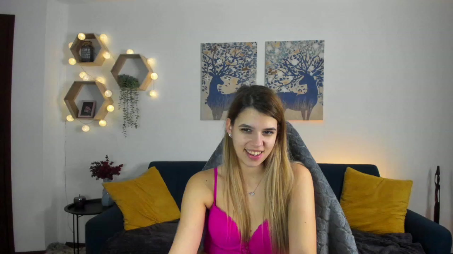 Gallery image thumbnail from Elsa_Fox's myfreecams stream on, 01/17/2023, 16:23 image 10 of 20