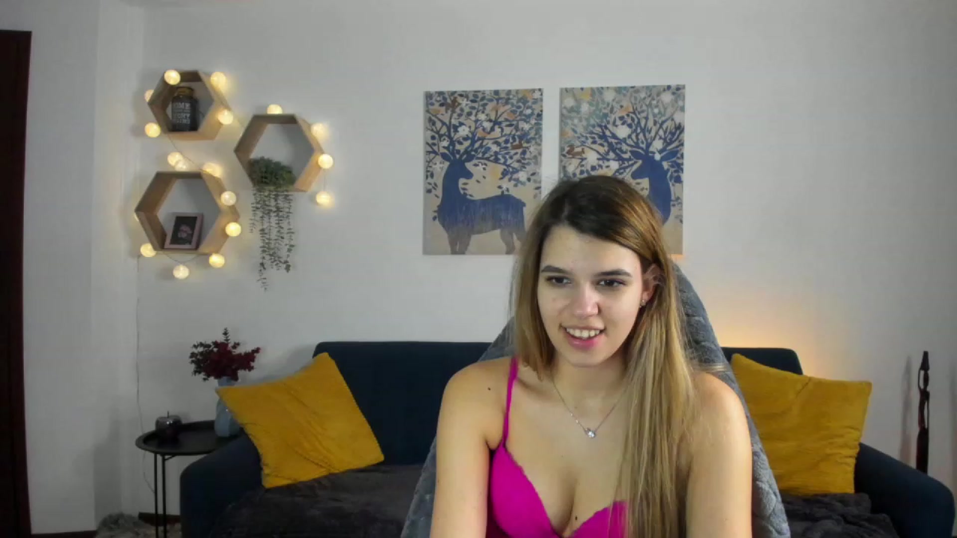Gallery image thumbnail from Elsa_Fox's myfreecams stream on, 01/17/2023, 16:23 image 8 of 20