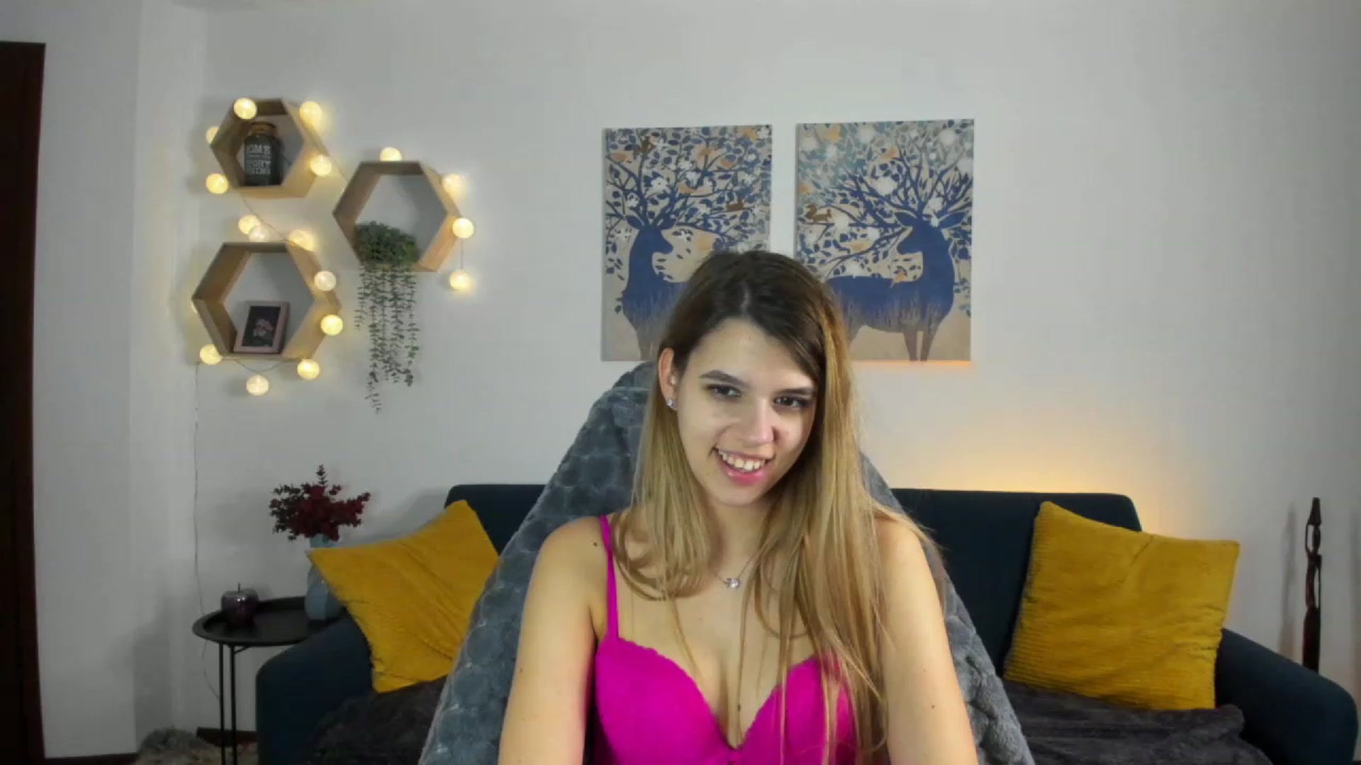 Gallery image thumbnail from Elsa_Fox's myfreecams stream on, 01/17/2023, 19:03 image 4 of 20