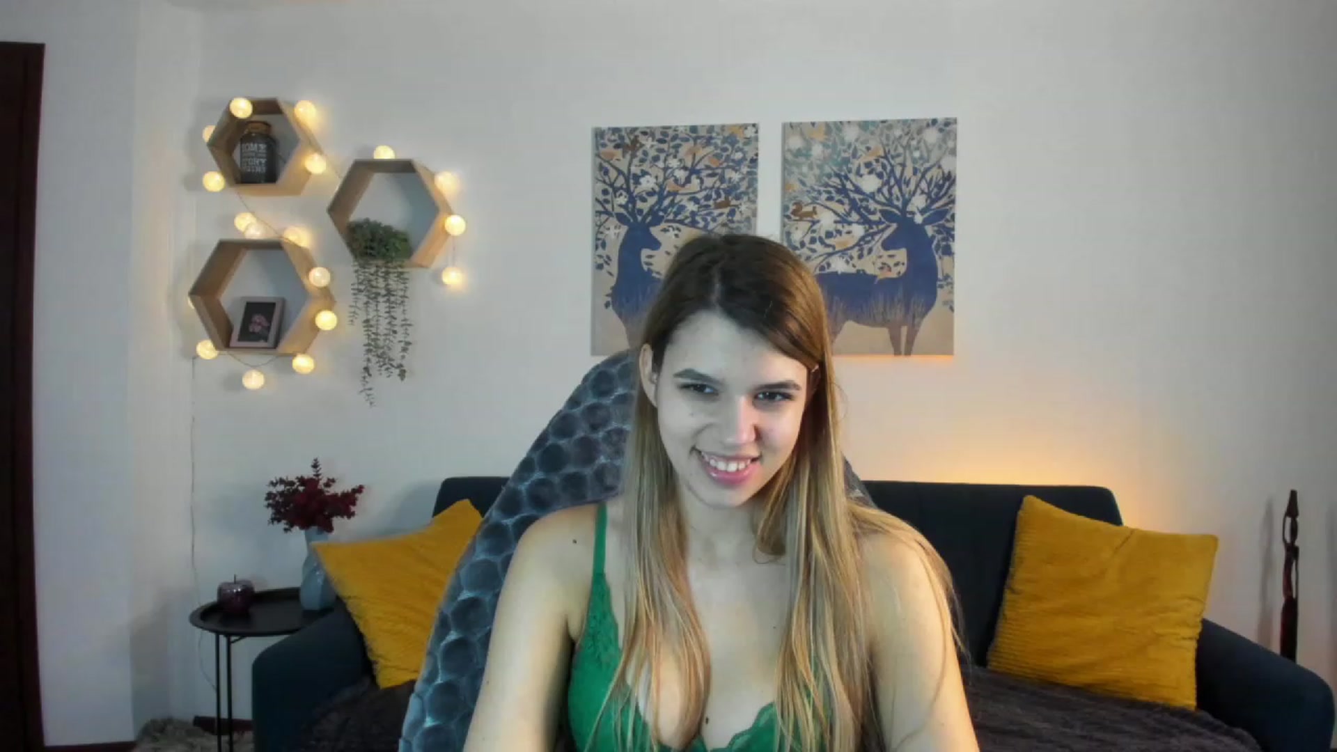 Gallery image thumbnail from Elsa_Fox's myfreecams stream on, 01/18/2023, 13:19 image 2 of 20
