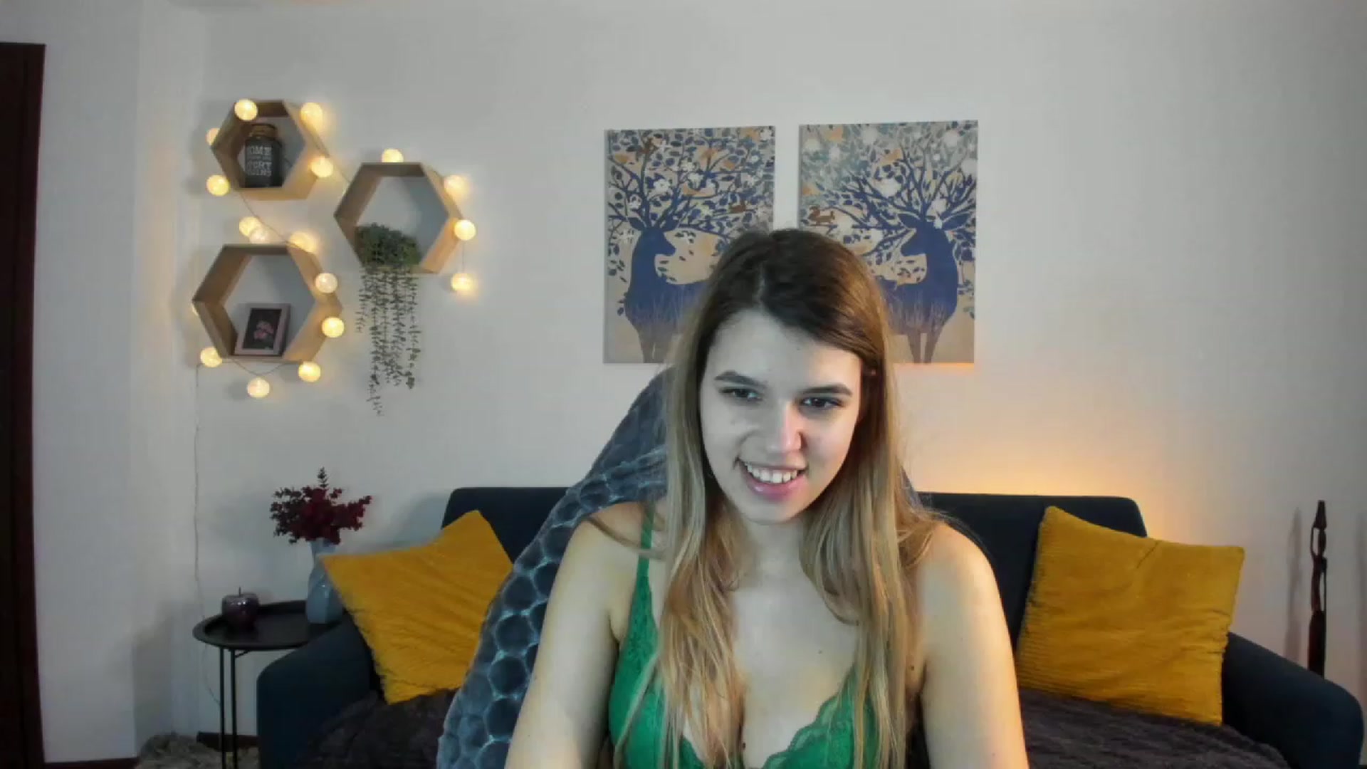 Gallery image thumbnail from Elsa_Fox's myfreecams stream on, 01/18/2023, 13:19 image 18 of 20