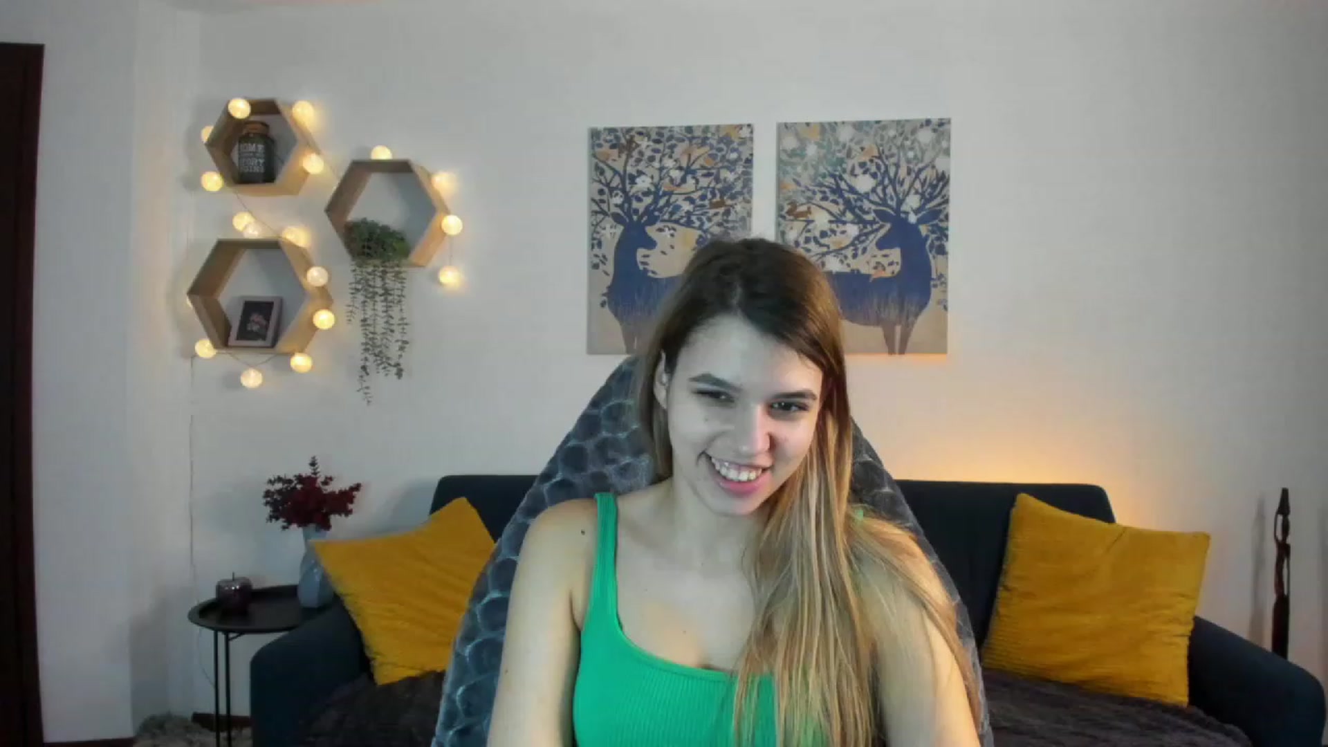 Gallery image thumbnail from Elsa_Fox's myfreecams stream on, 01/18/2023, 13:19 image 7 of 20