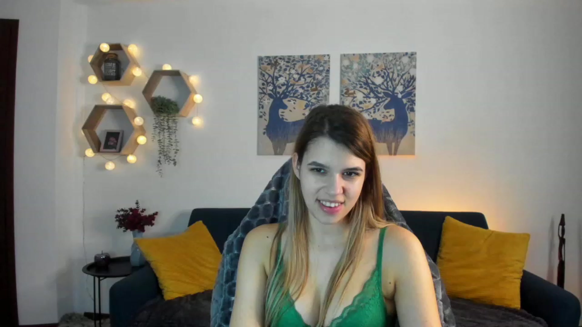 Gallery image thumbnail from Elsa_Fox's myfreecams stream on, 01/18/2023, 15:05 image 11 of 20