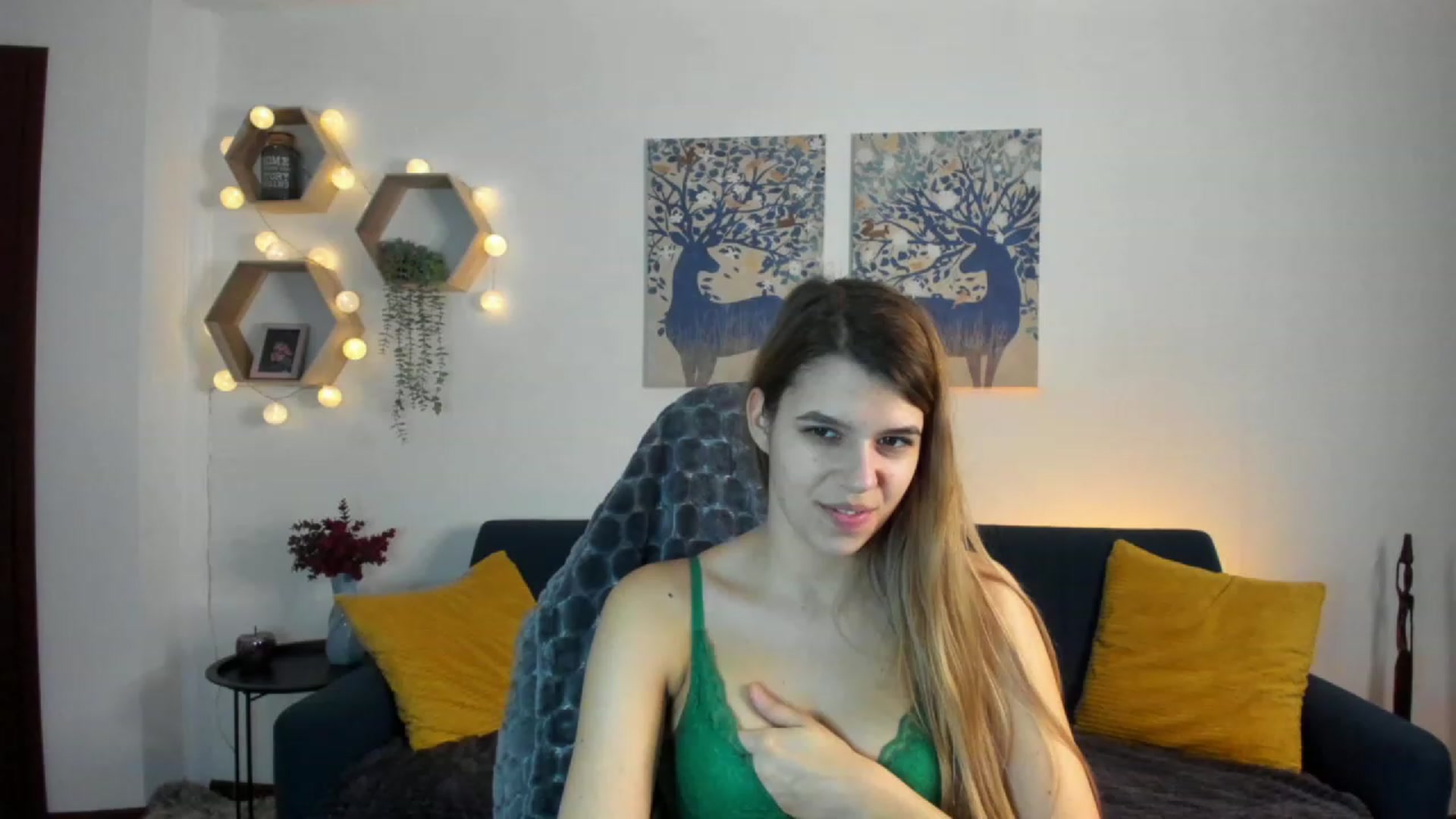 Gallery image thumbnail from Elsa_Fox's myfreecams stream on, 01/18/2023, 15:05 image 12 of 20