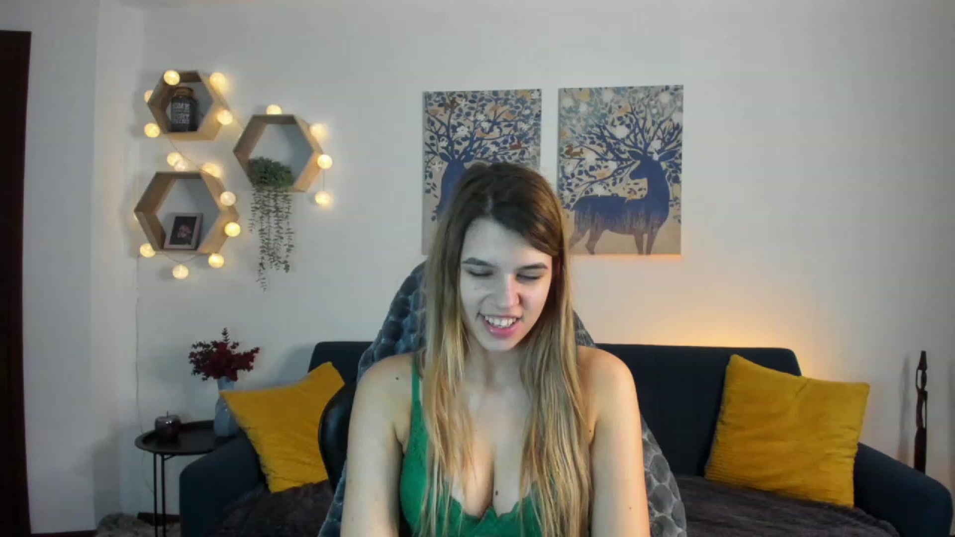 Gallery image thumbnail from Elsa_Fox's myfreecams stream on, 01/18/2023, 15:44 image 8 of 20