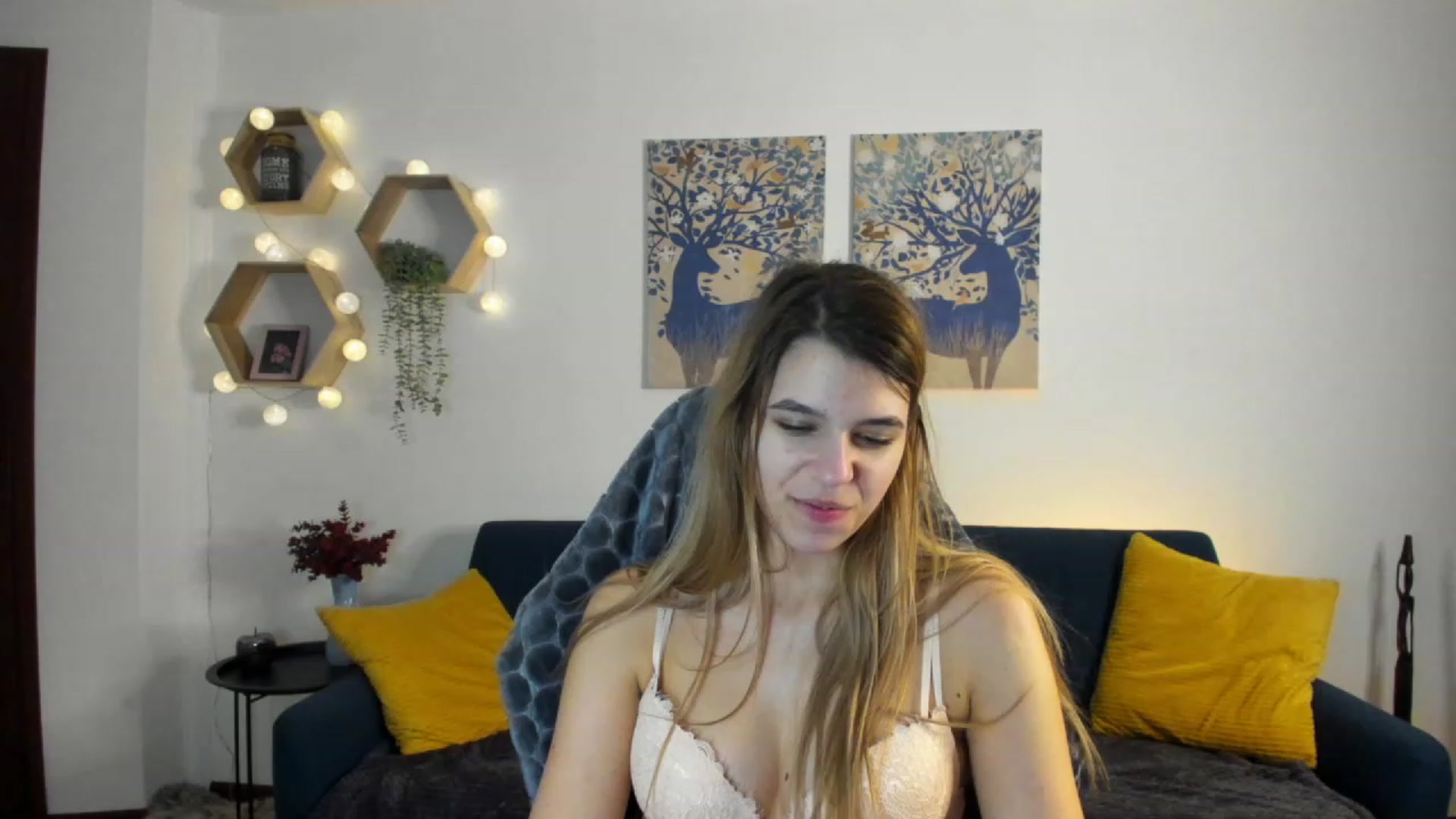 Gallery image thumbnail from Elsa_Fox's myfreecams stream on, 01/19/2023, 18:15 image 18 of 20