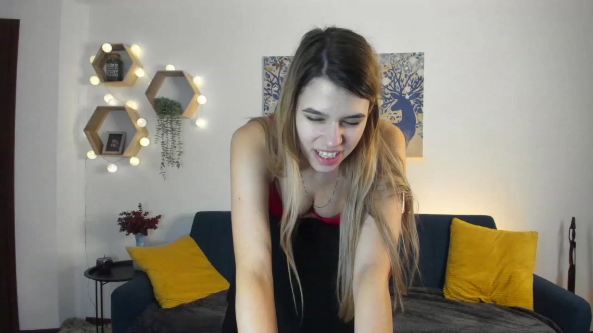 Gallery image thumbnail from Elsa_Fox's myfreecams stream on, 01/20/2023, 14:59 image 18 of 20