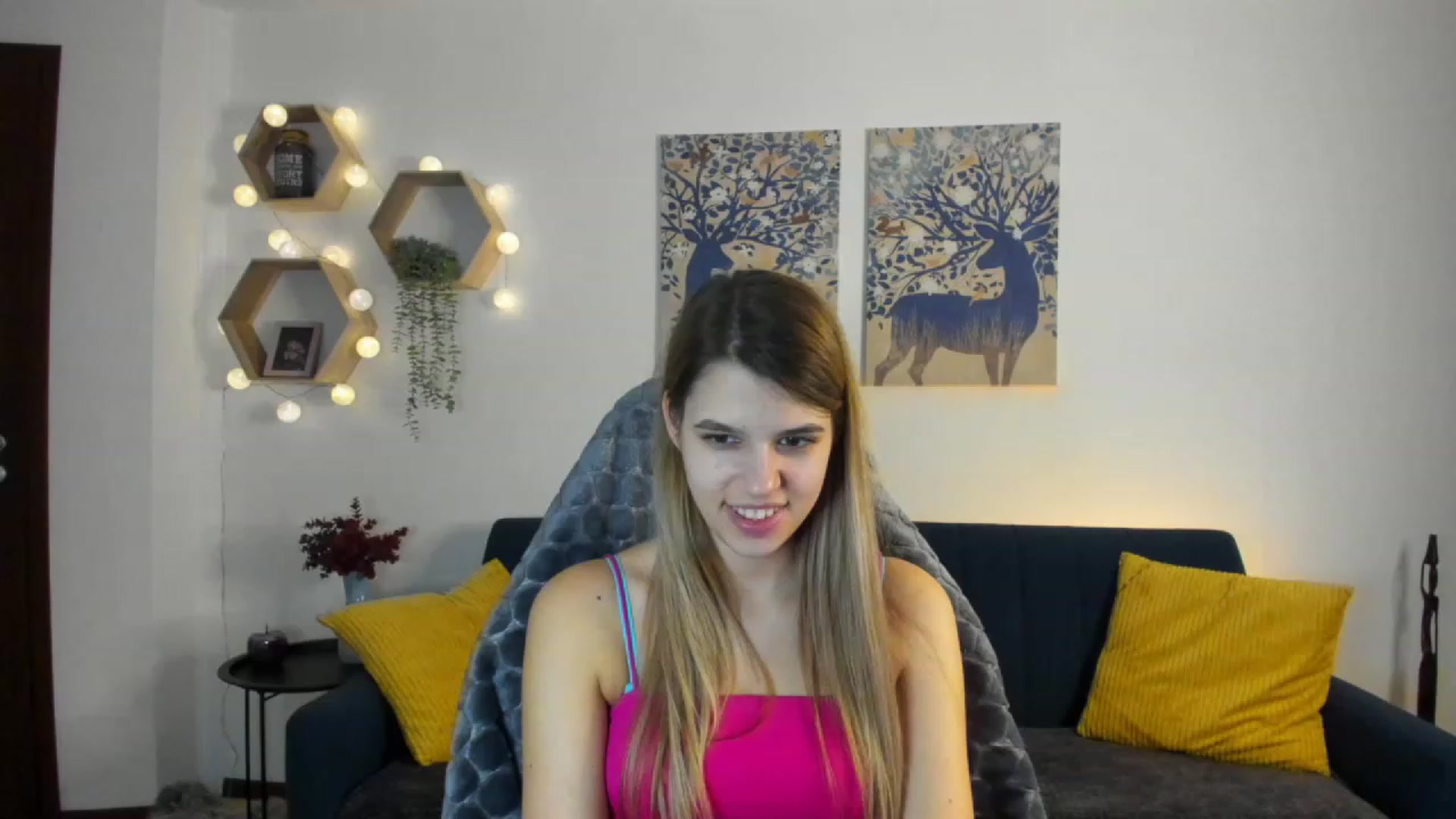 Gallery image thumbnail from Elsa_Fox's myfreecams stream on, 01/22/2023, 16:11 image 1 of 20