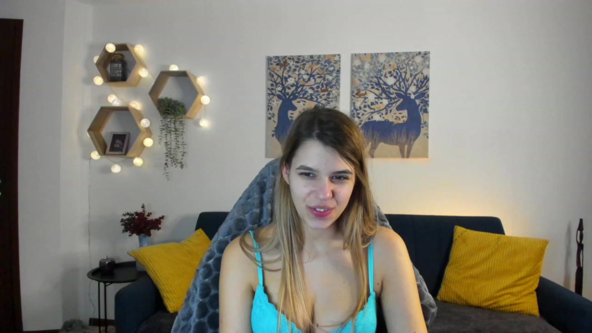 Gallery image thumbnail from Elsa_Fox's myfreecams stream on, 01/22/2023, 16:11 image 14 of 20