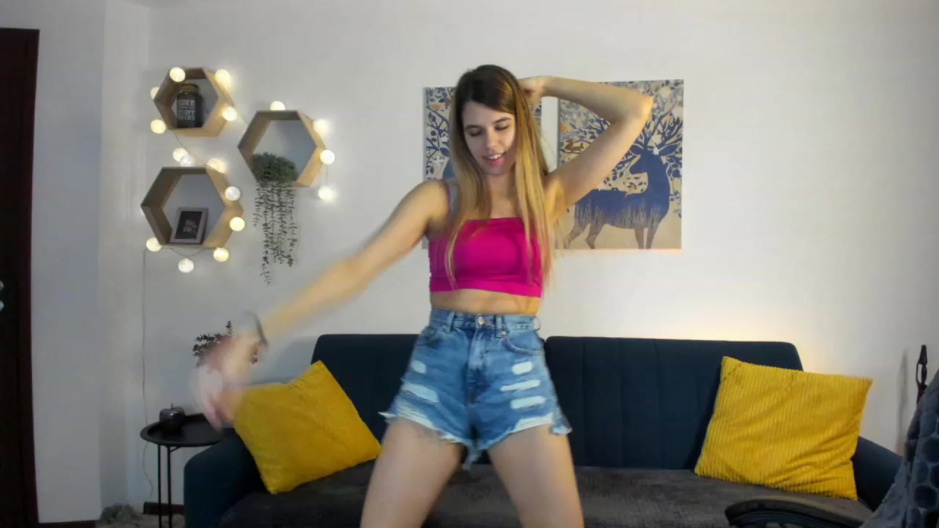 Gallery image thumbnail from Elsa_Fox's myfreecams stream on, 01/22/2023, 16:11 image 6 of 20