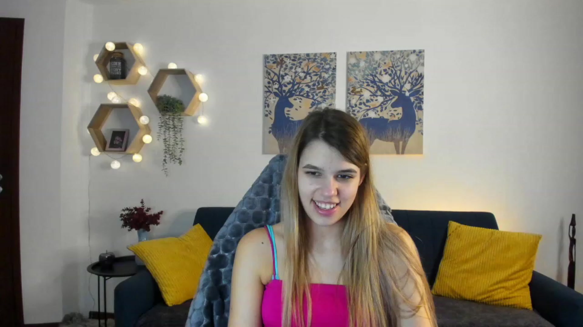 Gallery image thumbnail from Elsa_Fox's myfreecams stream on, 01/22/2023, 16:11 image 7 of 20