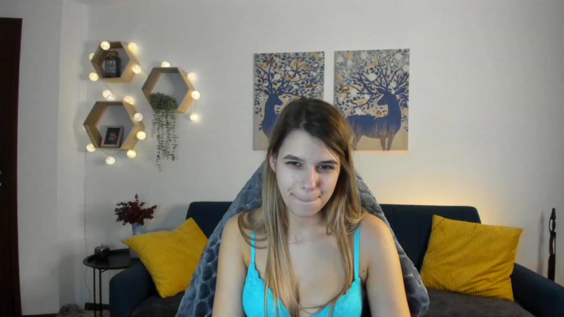Gallery image thumbnail from Elsa_Fox's myfreecams stream on, 01/22/2023, 16:11 image 13 of 20