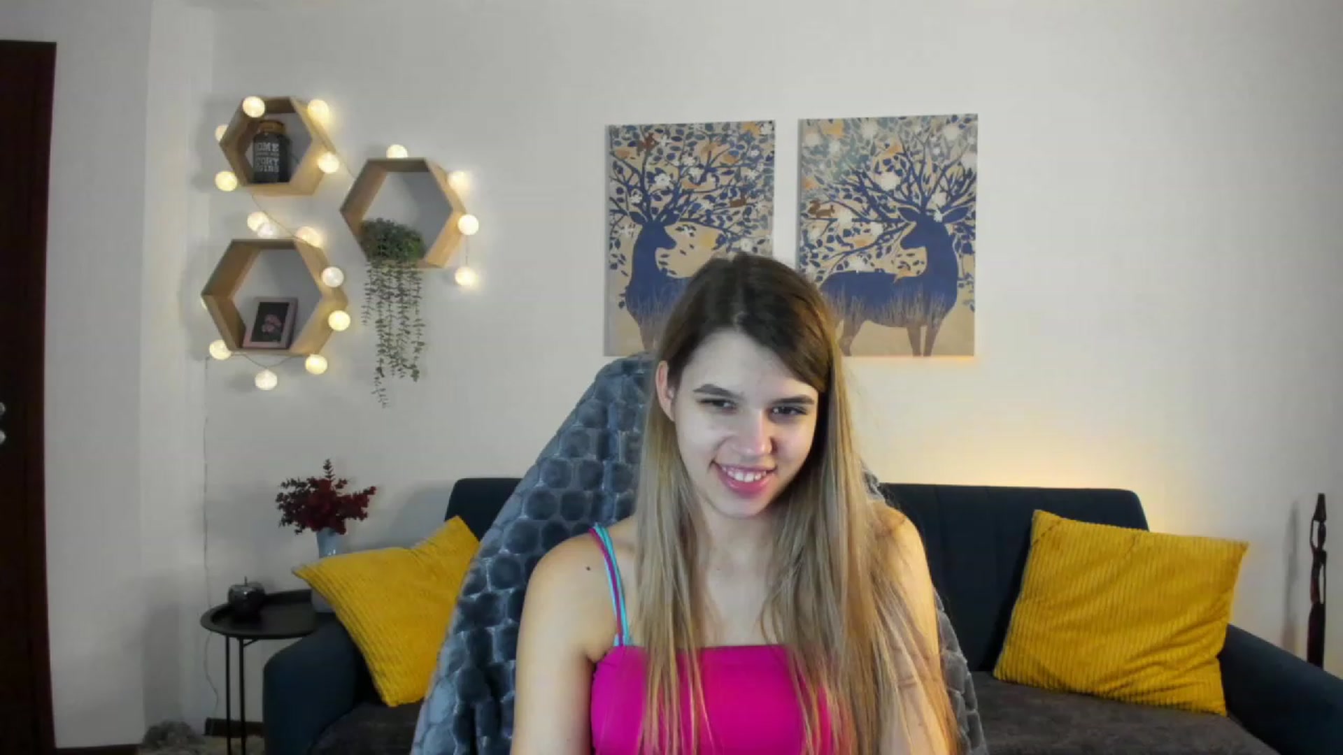 Gallery image thumbnail from Elsa_Fox's myfreecams stream on, 01/22/2023, 16:11 image 8 of 20
