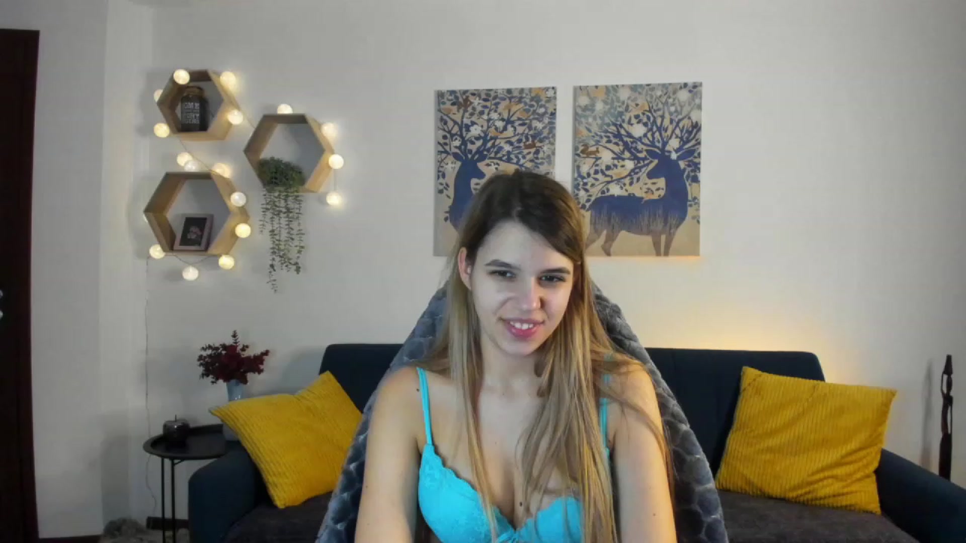 Gallery image thumbnail from Elsa_Fox's myfreecams stream on, 01/22/2023, 17:54 image 5 of 20