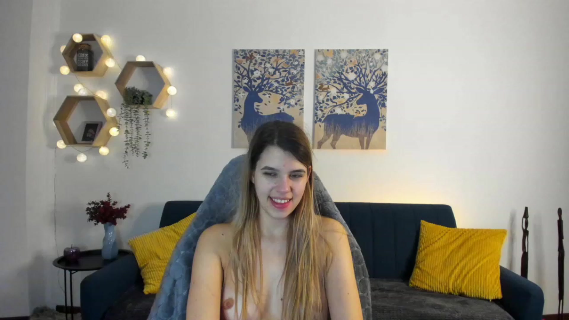 Gallery image thumbnail from Elsa_Fox's myfreecams stream on, 01/26/2023, 17:18 image 7 of 20