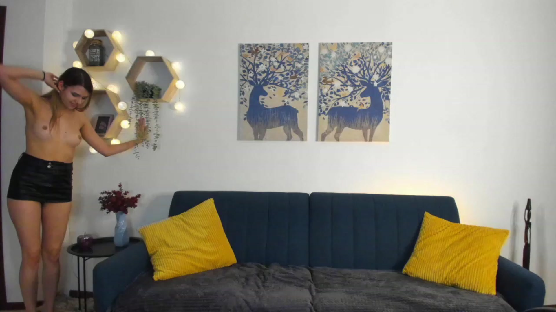 Gallery image thumbnail from Elsa_Fox's myfreecams stream on, 01/26/2023, 19:30 image 17 of 20