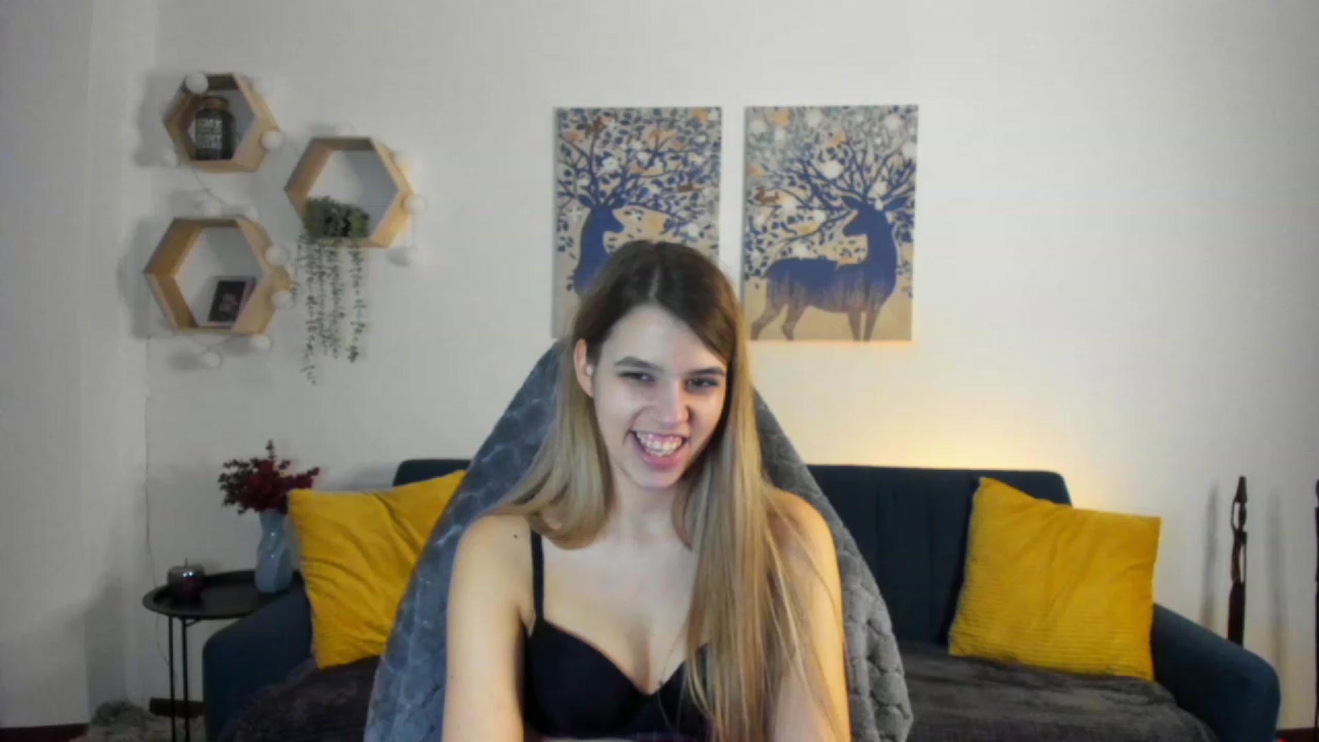 Gallery image thumbnail from Elsa_Fox's myfreecams stream on, 01/27/2023, 16:28 image 3 of 20