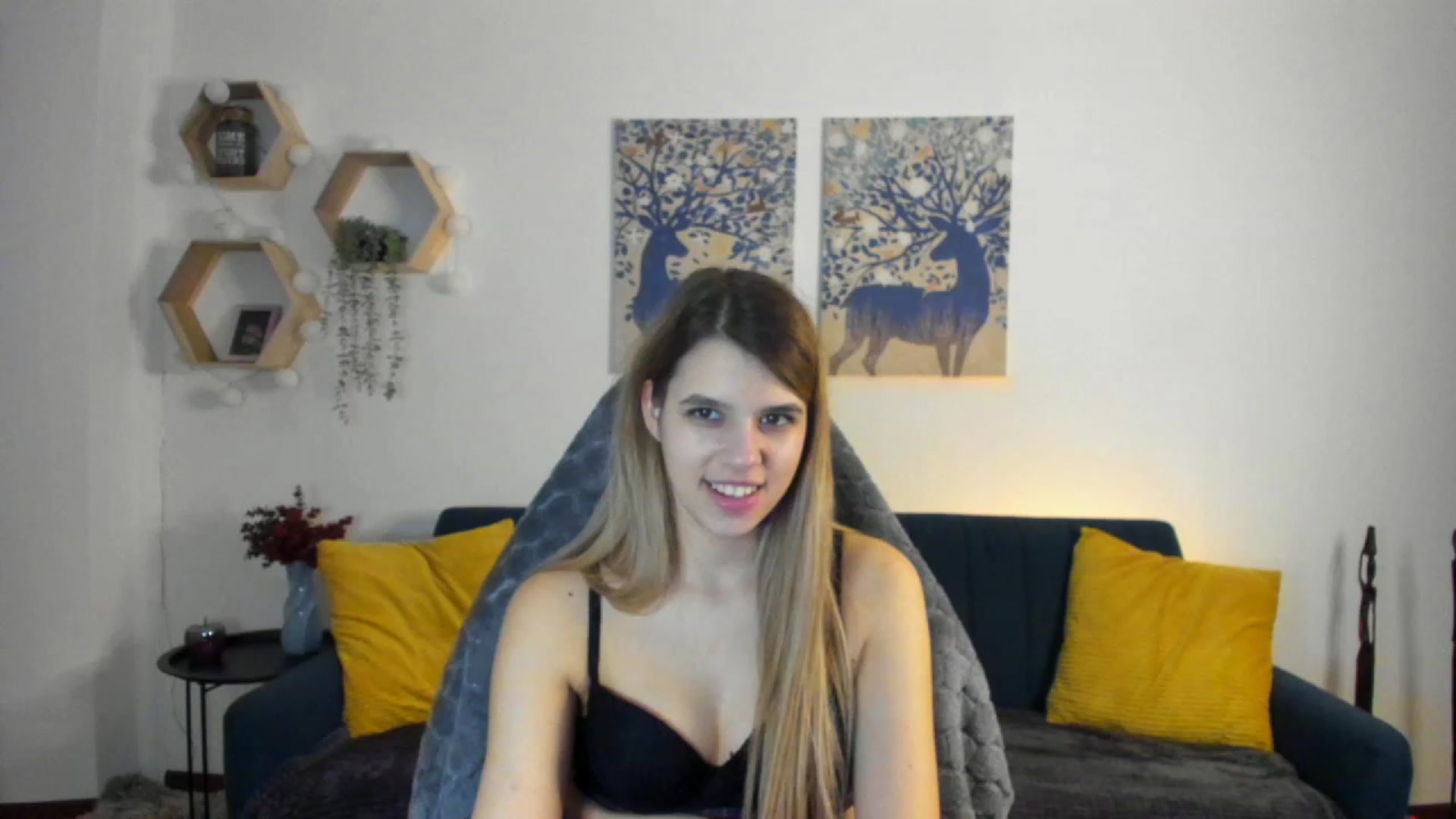 Gallery image thumbnail from Elsa_Fox's myfreecams stream on, 01/27/2023, 16:28 image 4 of 20