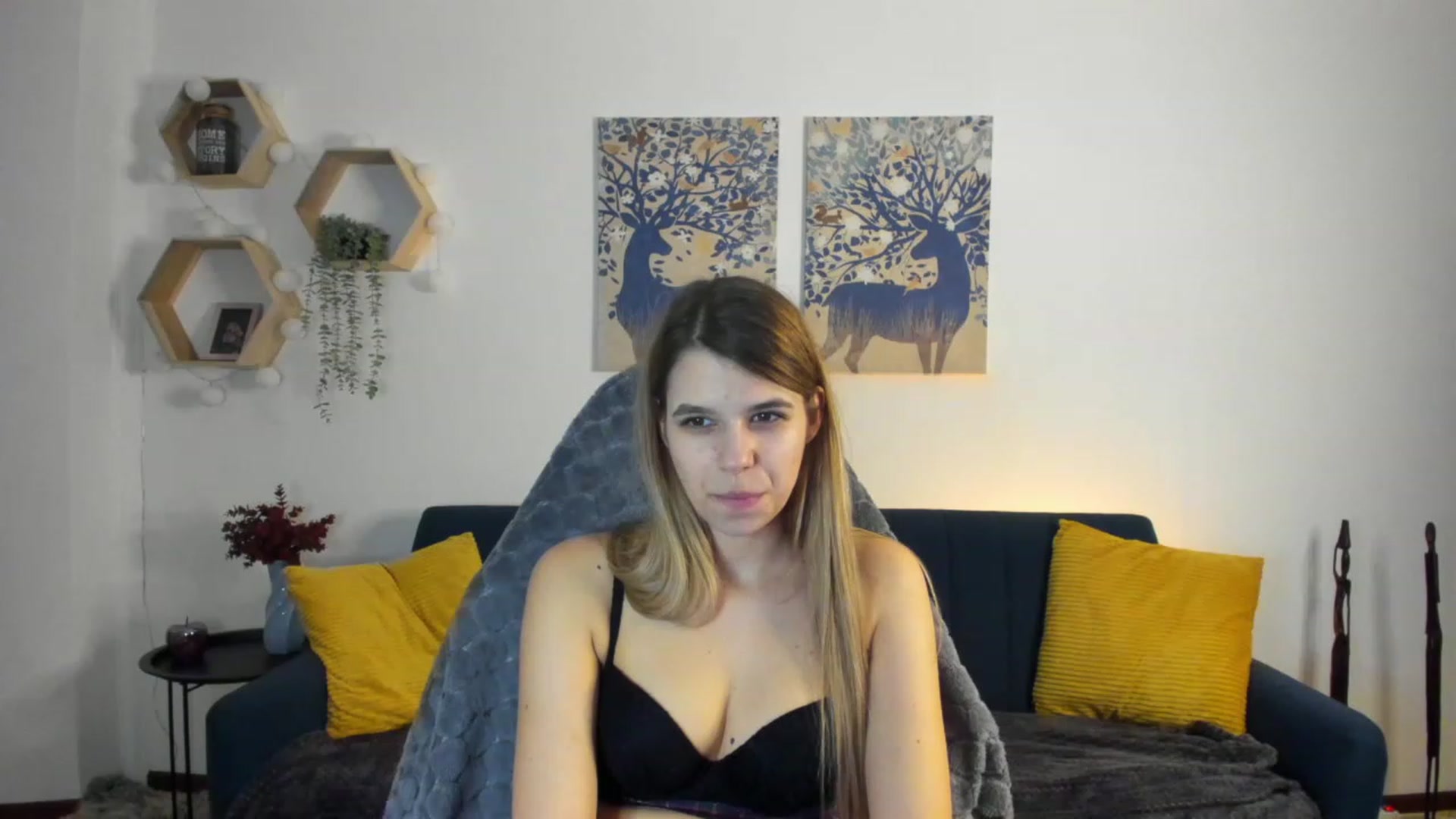 Gallery image thumbnail from Elsa_Fox's myfreecams stream on, 01/27/2023, 19:17 image 2 of 20