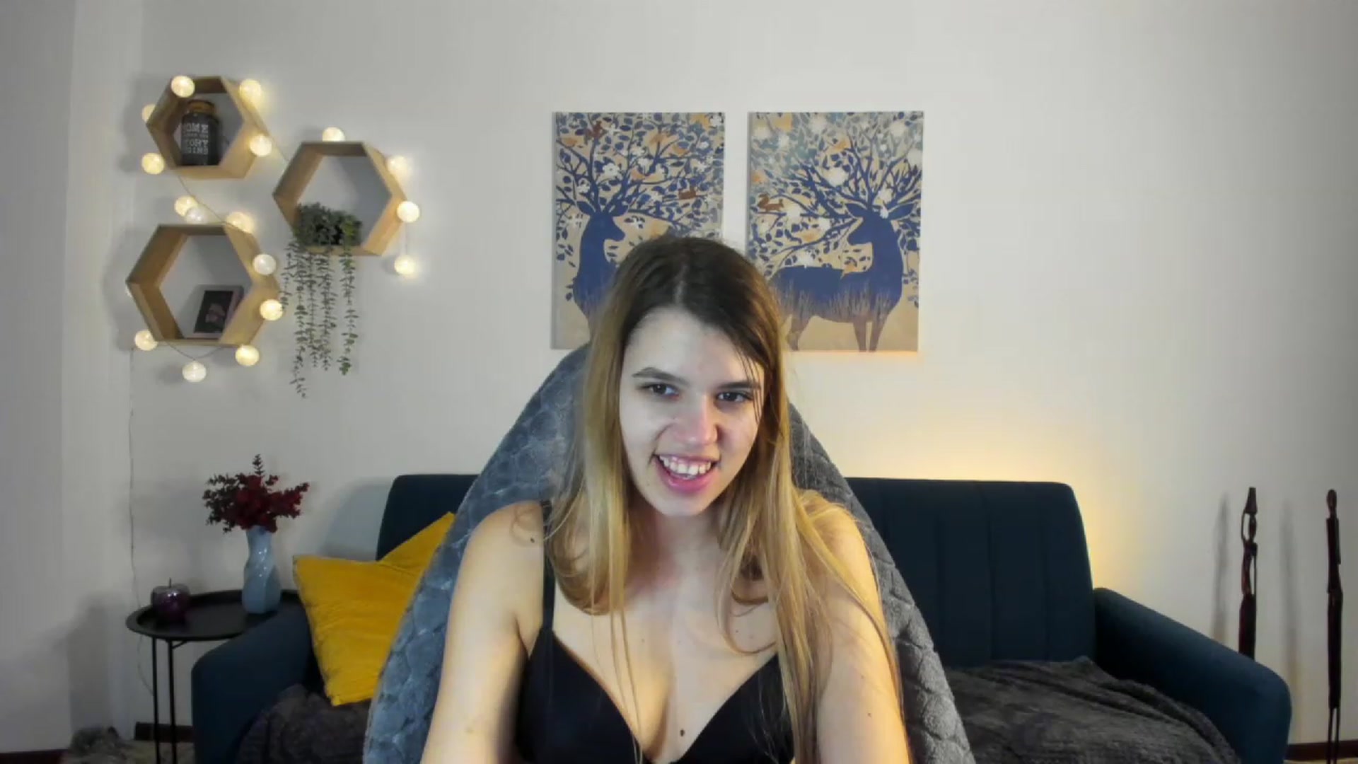 Gallery image thumbnail from Elsa_Fox's myfreecams stream on, 01/30/2023, 16:05 image 18 of 20