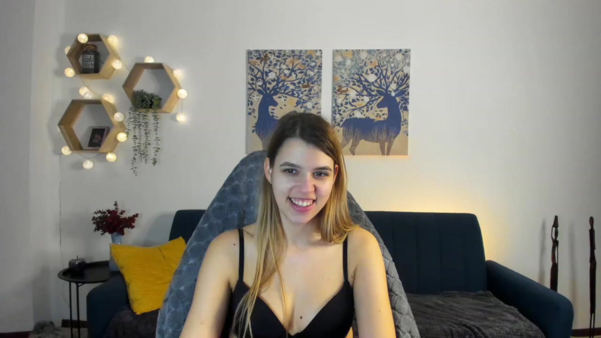Gallery image thumbnail from Elsa_Fox's myfreecams stream on, 01/30/2023, 17:07 image 10 of 20